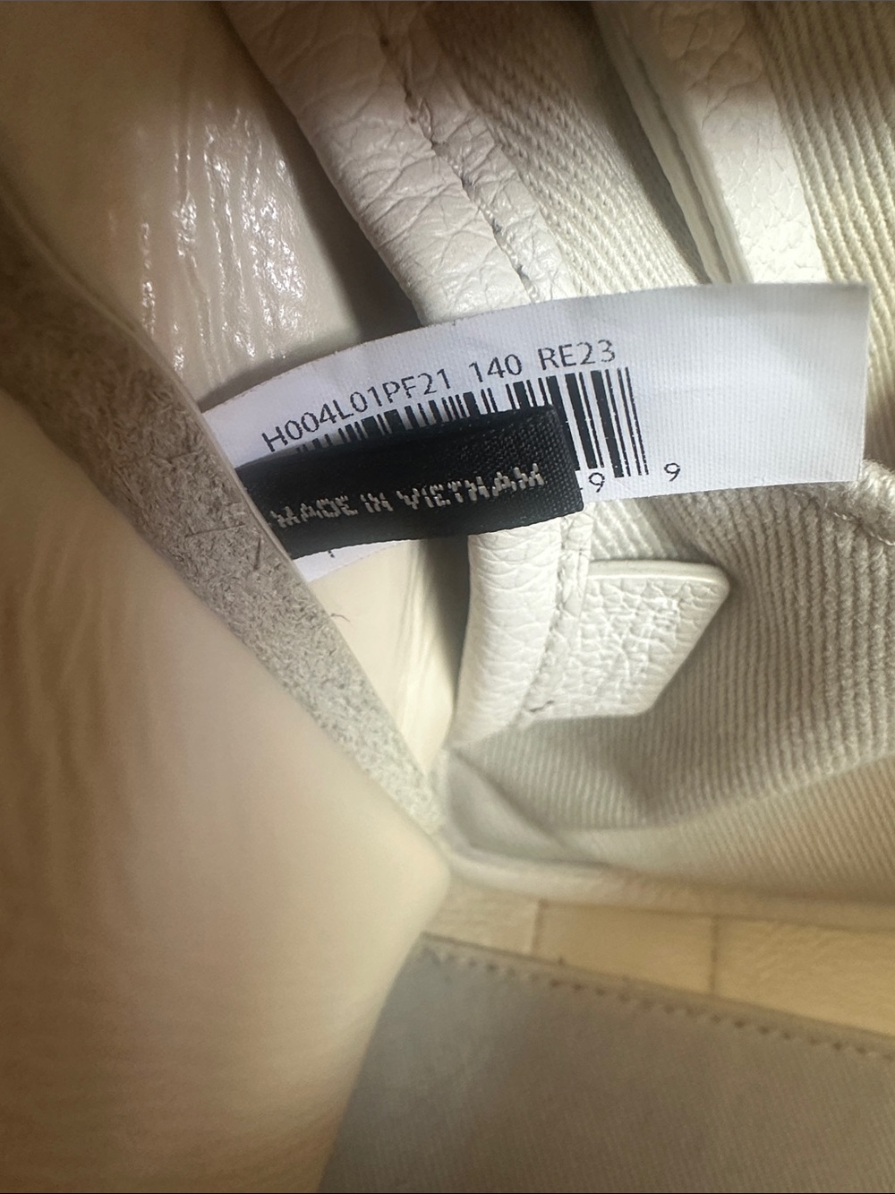 Marc Jacobs Pebbled Leather Tote in Off-White - Picture 12 of 12